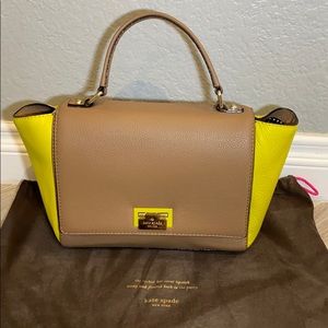 Beautiful and stylish! Nice pop of colors.